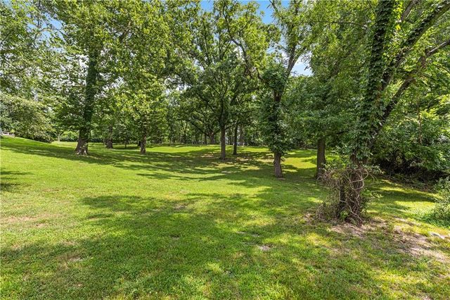 5701 E 56th Street, Kansas City, MO 64130