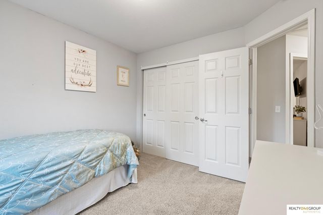 15821 Cottonwood Avenue, Omaha, NE 68136