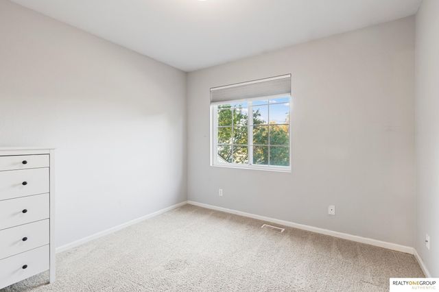 15821 Cottonwood Avenue, Omaha, NE 68136