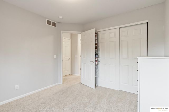 15821 Cottonwood Avenue, Omaha, NE 68136