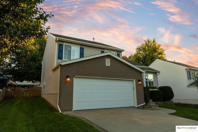 15821 Cottonwood Avenue, Omaha, NE 68136