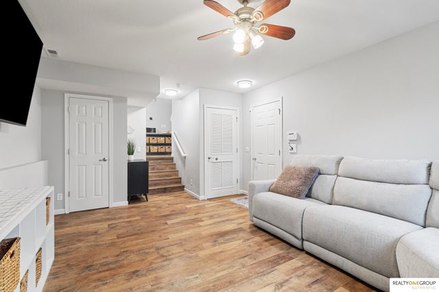 15821 Cottonwood Avenue, Omaha, NE 68136