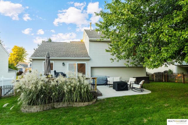 15821 Cottonwood Avenue, Omaha, NE 68136