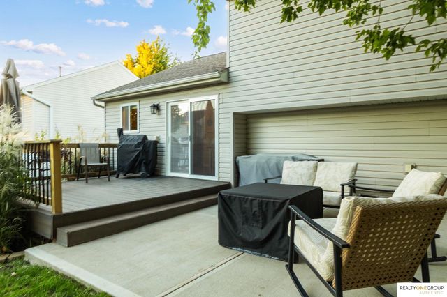 15821 Cottonwood Avenue, Omaha, NE 68136