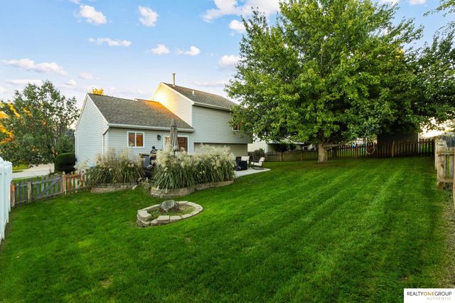 15821 Cottonwood Avenue, Omaha, NE 68136