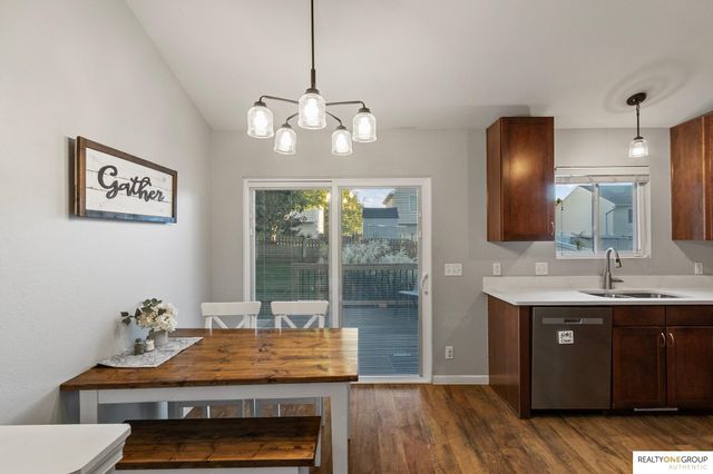 15821 Cottonwood Avenue, Omaha, NE 68136