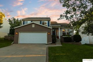 15821 Cottonwood Avenue, Omaha, NE 68136