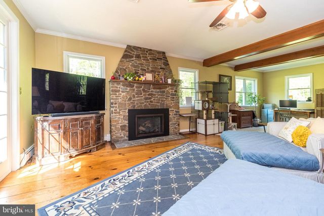 1502 MISSION RD, Quakertown, PA 18951