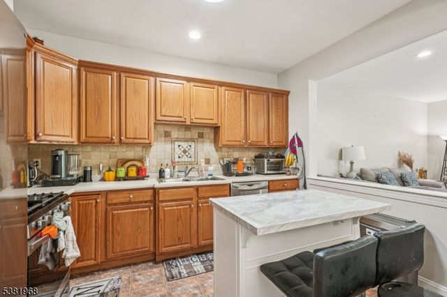 209 Raymound Blvd, Parsippany-troy Hills Twp., NJ 07054