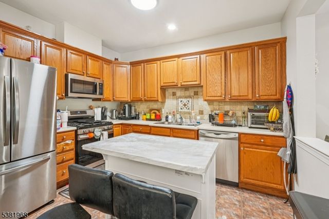 209 Raymound Blvd, Parsippany-troy Hills Twp., NJ 07054