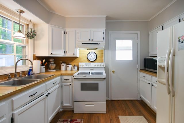 8465 Starlight LN, Boones Mill, VA 24065