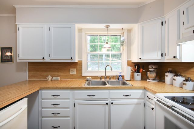 8465 Starlight LN, Boones Mill, VA 24065