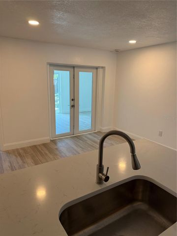 8201 RIVERSIDE DRIVE NE, St Petersburg, FL 33702