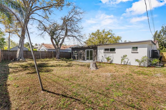 8201 RIVERSIDE DRIVE NE, St Petersburg, FL 33702