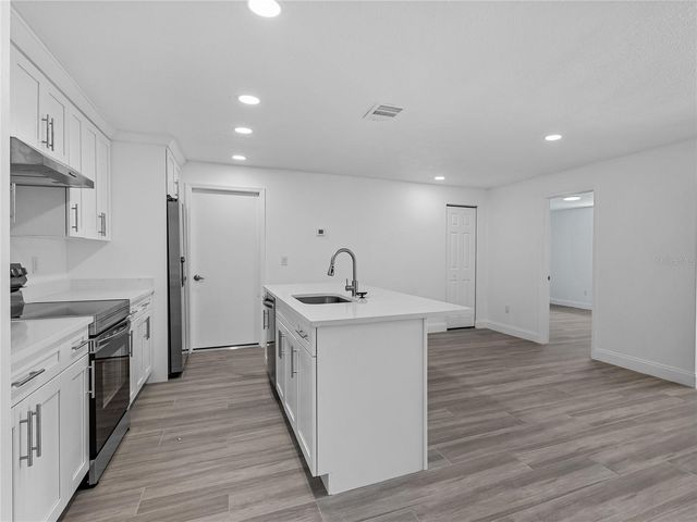 8201 RIVERSIDE DRIVE NE, St Petersburg, FL 33702