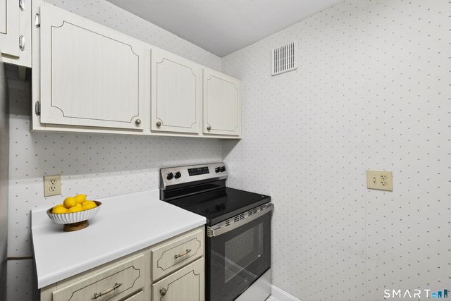 292 Pequot Avenue E1, New London, CT 06320