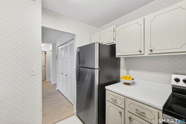 292 Pequot Avenue E1, New London, CT 06320