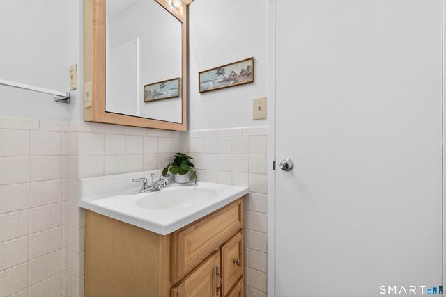 292 Pequot Avenue E1, New London, CT 06320