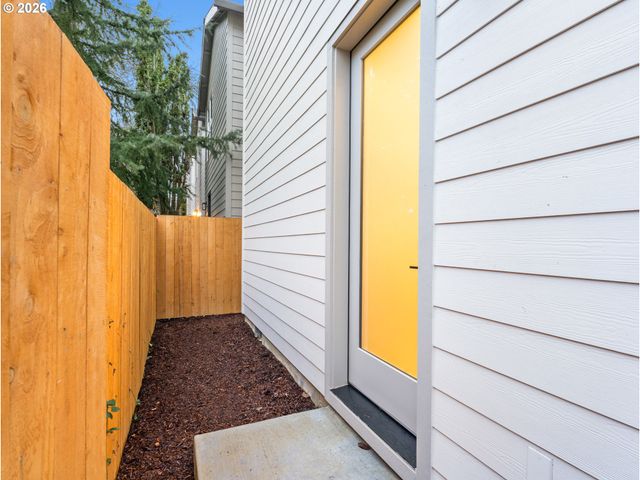 8328 N Bank St, Portland, OR 97203