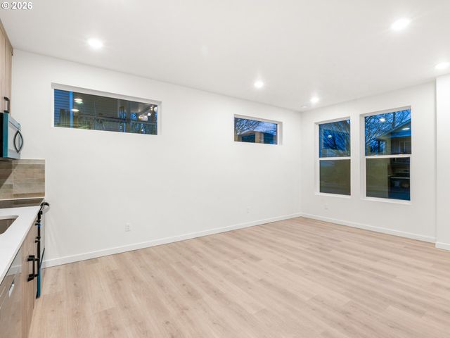 8328 N Bank St, Portland, OR 97203