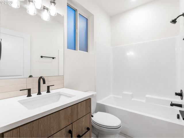 8328 N Bank St, Portland, OR 97203