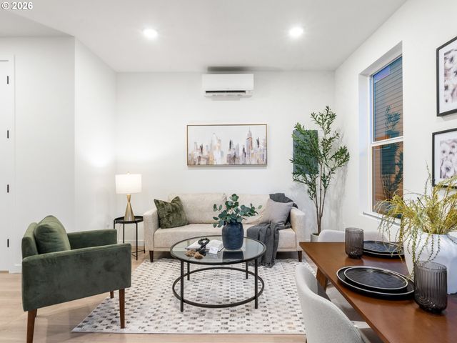 8328 N Bank St, Portland, OR 97203