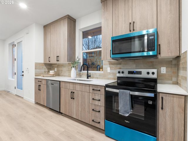 8328 N Bank St, Portland, OR 97203