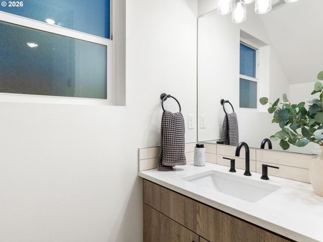 8328 N Bank St, Portland, OR 97203