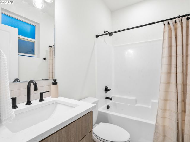 8328 N Bank St, Portland, OR 97203