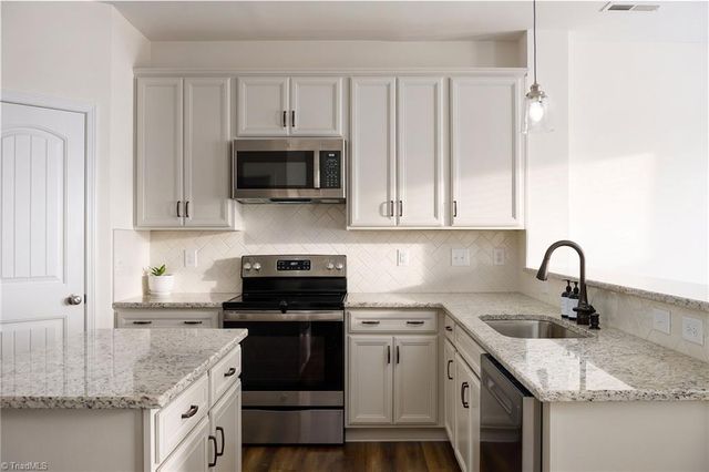 3518 Congress Square, Kernersville, NC 27284
