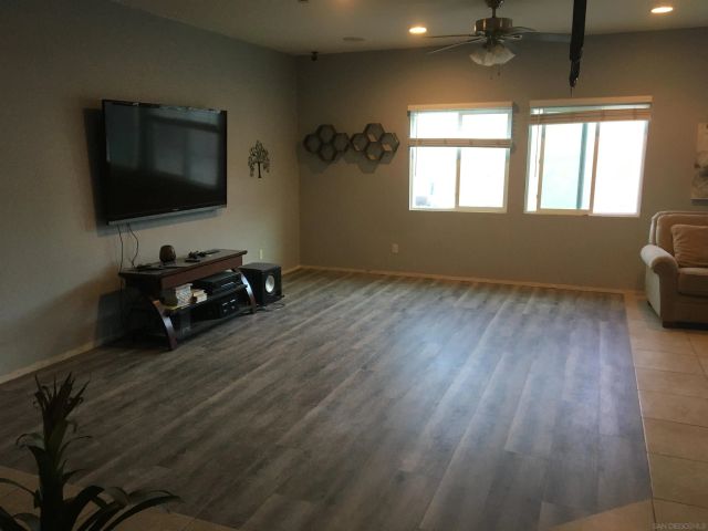 33161 Cattle Dr, Winchester, CA 92596