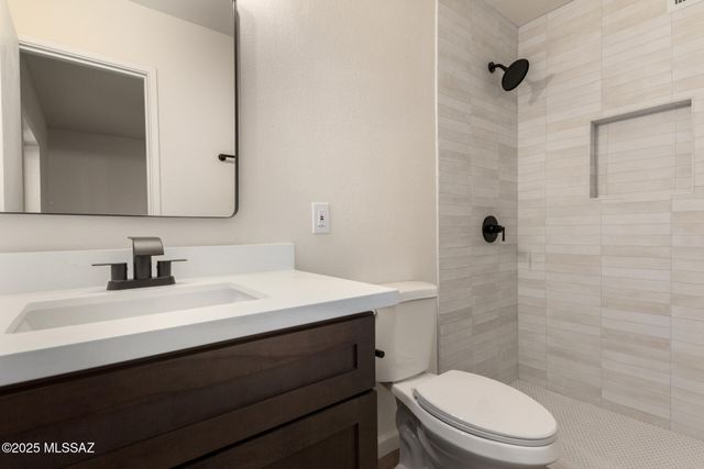 2950 W Calle Pajarito, Tucson, AZ 85746