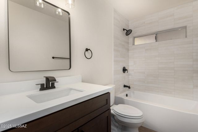 2950 W Calle Pajarito, Tucson, AZ 85746