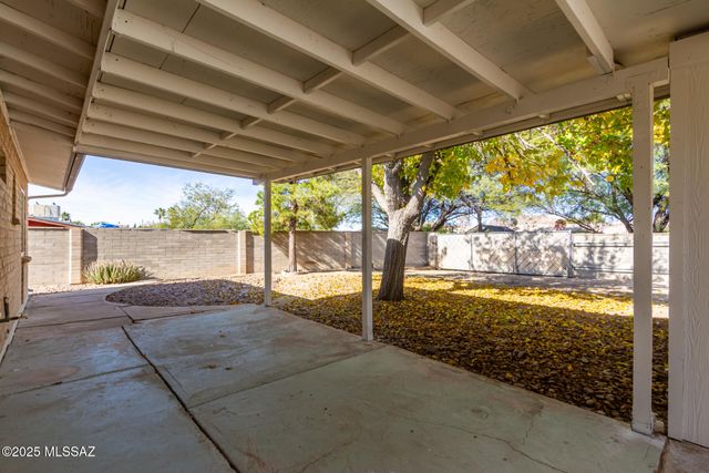 2950 W Calle Pajarito, Tucson, AZ 85746