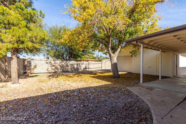 2950 W Calle Pajarito, Tucson, AZ 85746