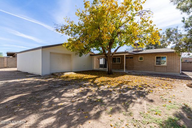 2950 W Calle Pajarito, Tucson, AZ 85746