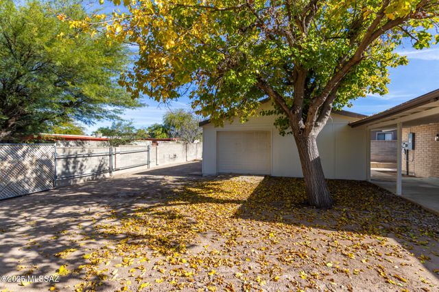 2950 W Calle Pajarito, Tucson, AZ 85746