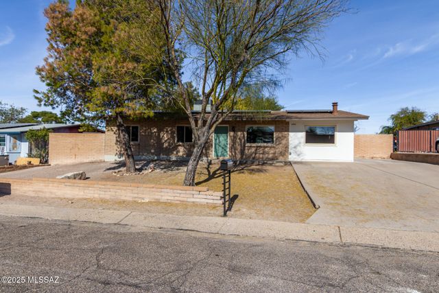2950 W Calle Pajarito, Tucson, AZ 85746