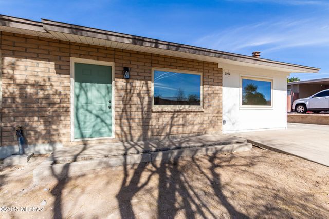 2950 W Calle Pajarito, Tucson, AZ 85746