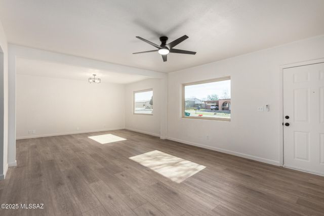 2950 W Calle Pajarito, Tucson, AZ 85746