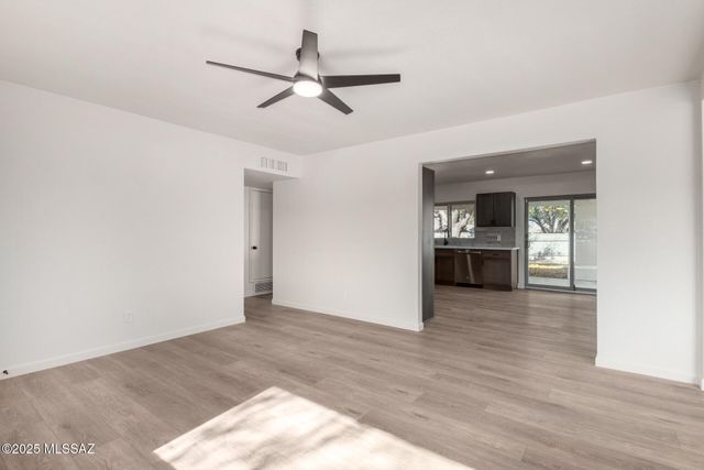 2950 W Calle Pajarito, Tucson, AZ 85746