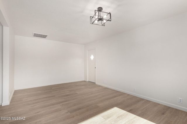 2950 W Calle Pajarito, Tucson, AZ 85746