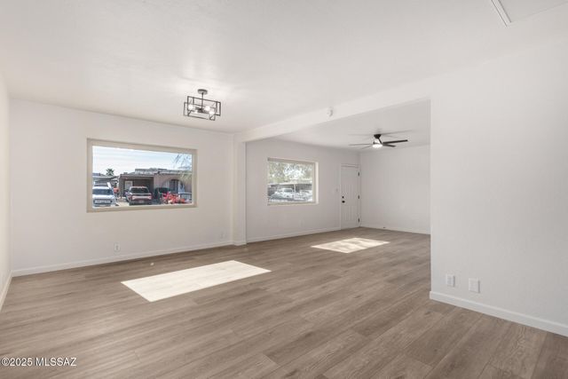 2950 W Calle Pajarito, Tucson, AZ 85746