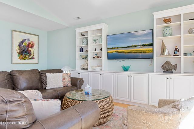 611 Ocean Drive, Emerald Isle, NC 28594