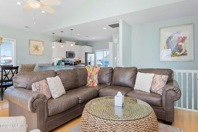 611 Ocean Drive, Emerald Isle, NC 28594