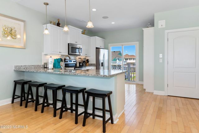 611 Ocean Drive, Emerald Isle, NC 28594