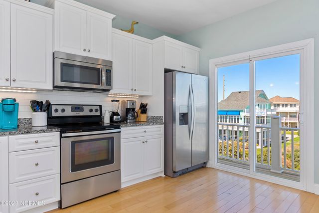 611 Ocean Drive, Emerald Isle, NC 28594