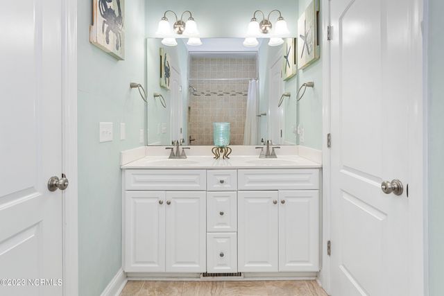 611 Ocean Drive, Emerald Isle, NC 28594