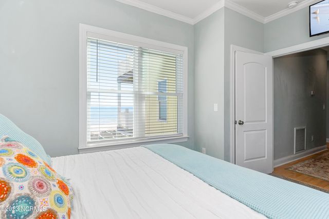 611 Ocean Drive, Emerald Isle, NC 28594