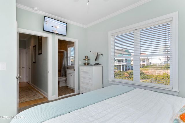 611 Ocean Drive, Emerald Isle, NC 28594